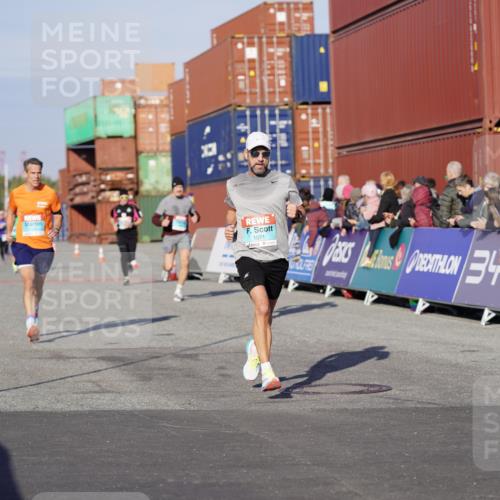 03.10.2025 - Köhlbrandbrückenlauf Michael Burmester http://msf.ph/oto/8996788 03.10.2025 10:00:06 Ziel 1071, 1237, 1298, 1315, 1946, 2777, 3378, 3820 meine-sportfotos.de