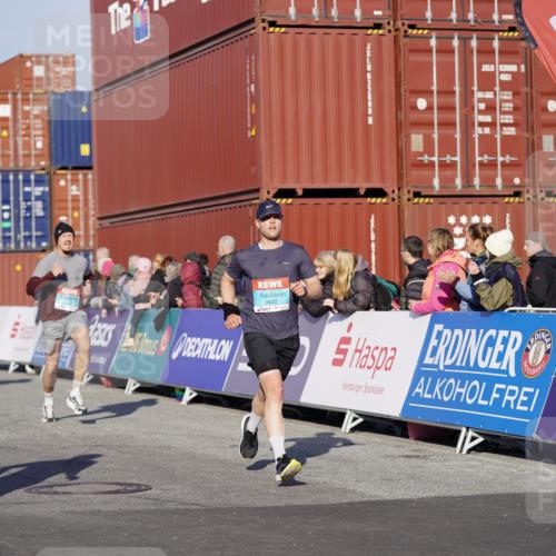 03.10.2025 - Köhlbrandbrückenlauf Michael Burmester http://msf.ph/oto/8996808 03.10.2025 10:00:08 Ziel 1071, 1109, 1237, 1315, 1946, 2777, 3820 meine-sportfotos.de