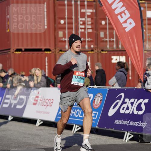 03.10.2025 - Köhlbrandbrückenlauf Michael Burmester http://msf.ph/oto/8996818 03.10.2025 10:00:11 Ziel 1071, 1109, 1237, 1315, 3041, 3820 meine-sportfotos.de