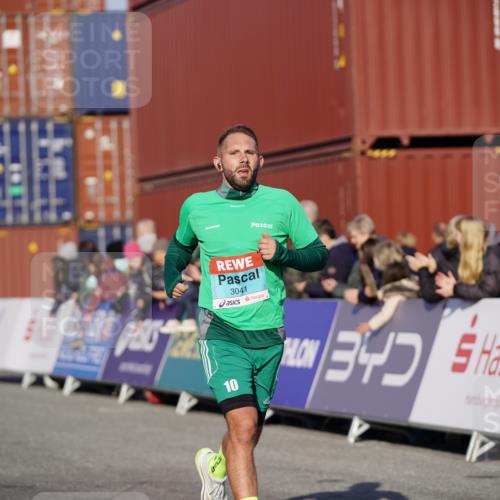 03.10.2025 - Köhlbrandbrückenlauf Michael Burmester http://msf.ph/oto/8996840 03.10.2025 10:00:16 Ziel 1106, 1109, 1118, 1237, 3041, 3820 meine-sportfotos.de