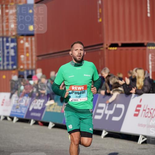 03.10.2025 - Köhlbrandbrückenlauf Michael Burmester http://msf.ph/oto/8996842 03.10.2025 10:00:16 Ziel 1106, 1109, 1118, 1237, 3041, 3820 meine-sportfotos.de