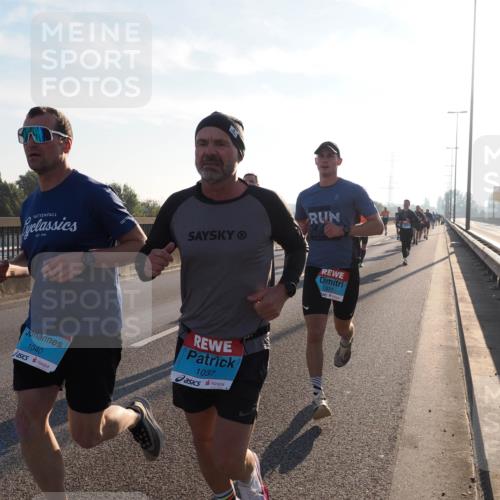 03.10.2025 - Köhlbrandbrückenlauf Fabian Wolf http://msf.ph/oto/8996845 03.10.2025 09:13:35 Position 3 1996, 2831, 1040, 1037 meine-sportfotos.de