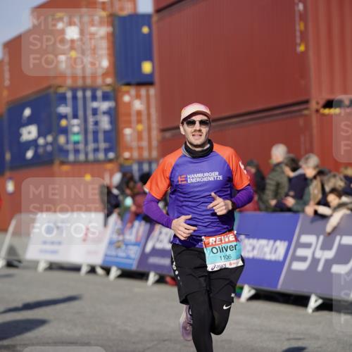 03.10.2025 - Köhlbrandbrückenlauf Michael Burmester http://msf.ph/oto/8996858 03.10.2025 10:00:19 Ziel 1018, 1106, 1109, 1118, 1175, 1262, 3041 meine-sportfotos.de