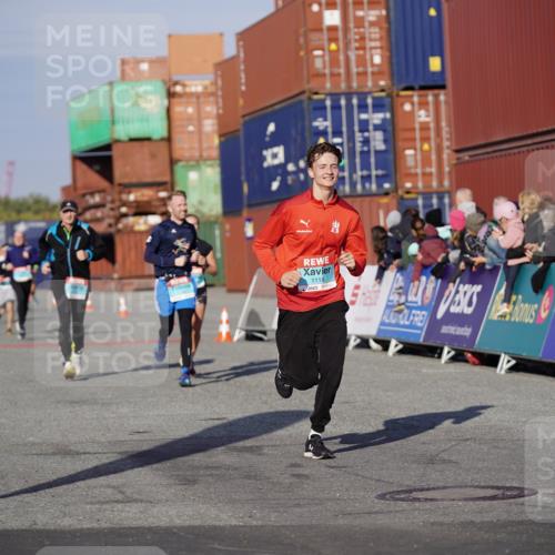 03.10.2025 - Köhlbrandbrückenlauf Michael Burmester http://msf.ph/oto/8996866 03.10.2025 10:00:20 Ziel 1018, 1106, 1118, 1175, 1262, 3041 meine-sportfotos.de