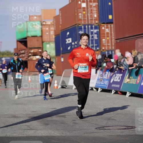 03.10.2025 - Köhlbrandbrückenlauf Michael Burmester http://msf.ph/oto/8996870 03.10.2025 10:00:20 Ziel 1018, 1106, 1118, 1175, 1262, 3041 meine-sportfotos.de