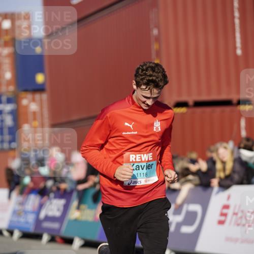 03.10.2025 - Köhlbrandbrückenlauf Michael Burmester http://msf.ph/oto/8996876 03.10.2025 10:00:21 Ziel 1018, 1106, 1118, 1175, 1262, 3041 meine-sportfotos.de