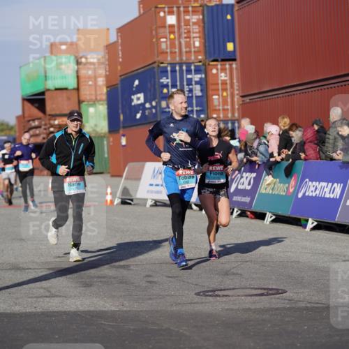 03.10.2025 - Köhlbrandbrückenlauf Michael Burmester http://msf.ph/oto/8996879 03.10.2025 10:00:22 Ziel 1018, 1106, 1118, 1175, 1262, 3041, 3650 meine-sportfotos.de