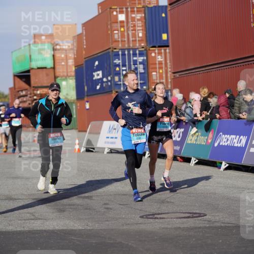 03.10.2025 - Köhlbrandbrückenlauf Michael Burmester http://msf.ph/oto/8996883 03.10.2025 10:00:22 Ziel 1018, 1106, 1118, 1175, 1262, 3041, 3650 meine-sportfotos.de