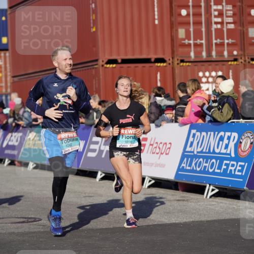 03.10.2025 - Köhlbrandbrückenlauf Michael Burmester http://msf.ph/oto/8996895 03.10.2025 10:00:24 Ziel 1018, 1106, 1118, 1175, 1262, 2880, 3650 meine-sportfotos.de