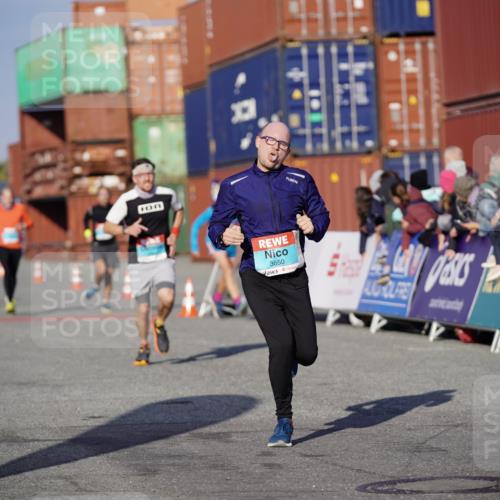 03.10.2025 - Köhlbrandbrückenlauf Michael Burmester http://msf.ph/oto/8996907 03.10.2025 10:00:26 Ziel 1018, 1118, 1175, 1262, 2880, 3650 meine-sportfotos.de