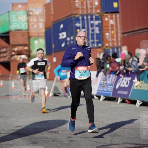 03.10.2025 - Köhlbrandbrückenlauf Michael Burmester http://msf.ph/oto/8996914 03.10.2025 10:00:26 Ziel 1018, 1118, 1175, 1262, 2880, 3650 meine-sportfotos.de