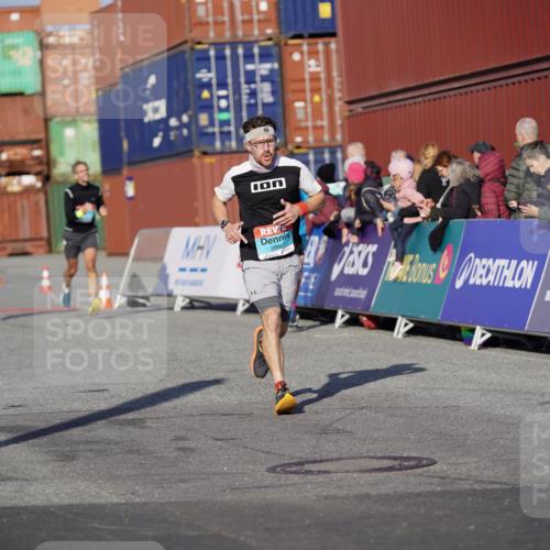 03.10.2025 - Köhlbrandbrückenlauf Michael Burmester http://msf.ph/oto/8996925 03.10.2025 10:00:28 Ziel 1018, 1118, 1175, 1262, 2796, 2880, 3317, 3650, 3719 meine-sportfotos.de