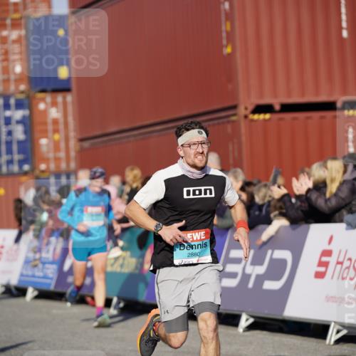 03.10.2025 - Köhlbrandbrückenlauf Michael Burmester http://msf.ph/oto/8996935 03.10.2025 10:00:29 Ziel 1018, 1175, 1262, 2712, 2796, 2880, 3317, 3650, 3719 meine-sportfotos.de