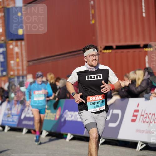 03.10.2025 - Köhlbrandbrückenlauf Michael Burmester http://msf.ph/oto/8996940 03.10.2025 10:00:29 Ziel 1018, 1175, 1262, 2712, 2796, 2880, 3317, 3650, 3719 meine-sportfotos.de