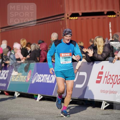 03.10.2025 - Köhlbrandbrückenlauf Michael Burmester http://msf.ph/oto/8996946 03.10.2025 10:00:31 Ziel 2712, 2796, 2880, 3317, 3650, 3658, 3719 meine-sportfotos.de