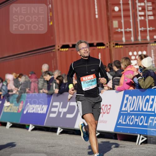 03.10.2025 - Köhlbrandbrückenlauf Michael Burmester http://msf.ph/oto/8996960 03.10.2025 10:00:33 Ziel 2712, 2796, 2880, 3307, 3317, 3650, 3658, 3719 meine-sportfotos.de