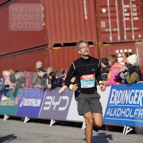 03.10.2025 - Köhlbrandbrückenlauf Michael Burmester http://msf.ph/oto/8996962 03.10.2025 10:00:33 Ziel 2712, 2796, 2880, 3307, 3317, 3650, 3658, 3719 meine-sportfotos.de