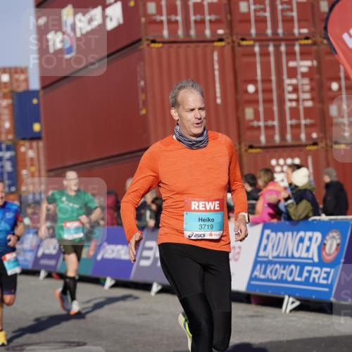 03.10.2025 - Köhlbrandbrückenlauf Michael Burmester http://msf.ph/oto/8996967 03.10.2025 10:00:35 Ziel 1330, 2712, 2796, 2880, 3307, 3317, 3342, 3658, 3719 meine-sportfotos.de