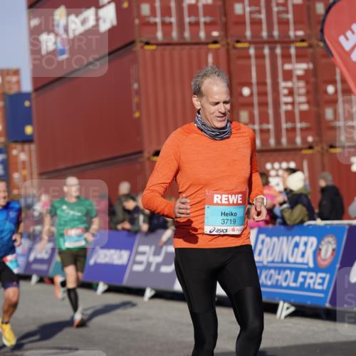 03.10.2025 - Köhlbrandbrückenlauf Michael Burmester http://msf.ph/oto/8996970 03.10.2025 10:00:35 Ziel 1330, 2712, 2796, 2880, 3307, 3317, 3342, 3658, 3719 meine-sportfotos.de