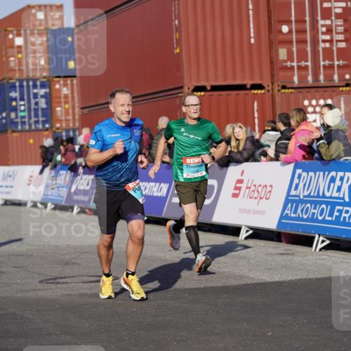 03.10.2025 - Köhlbrandbrückenlauf Michael Burmester http://msf.ph/oto/8996973 03.10.2025 10:00:35 Ziel 1330, 2712, 2796, 2880, 3307, 3317, 3342, 3658, 3719 meine-sportfotos.de