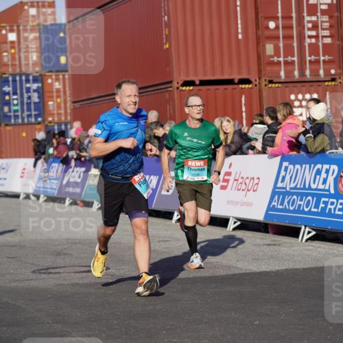 03.10.2025 - Köhlbrandbrückenlauf Michael Burmester http://msf.ph/oto/8996977 03.10.2025 10:00:35 Ziel 1330, 2712, 2796, 2880, 3307, 3317, 3342, 3658, 3719 meine-sportfotos.de