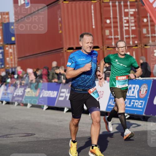 03.10.2025 - Köhlbrandbrückenlauf Michael Burmester http://msf.ph/oto/8996980 03.10.2025 10:00:36 Ziel 1330, 2712, 2796, 2880, 3307, 3317, 3342, 3658, 3719 meine-sportfotos.de