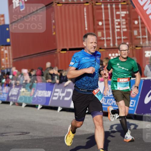 03.10.2025 - Köhlbrandbrückenlauf Michael Burmester http://msf.ph/oto/8996983 03.10.2025 10:00:36 Ziel 1330, 2712, 2796, 2880, 3307, 3317, 3342, 3658, 3719 meine-sportfotos.de
