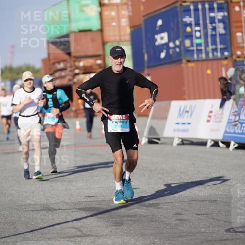 03.10.2025 - Köhlbrandbrückenlauf Michael Burmester http://msf.ph/oto/8996985 03.10.2025 10:00:38 Ziel 1330, 2712, 2796, 3307, 3317, 3342, 3651, 3658, 3719 meine-sportfotos.de