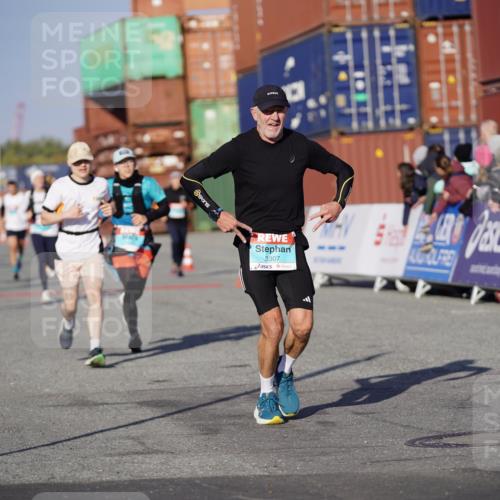03.10.2025 - Köhlbrandbrückenlauf Michael Burmester http://msf.ph/oto/8996992 03.10.2025 10:00:38 Ziel 1330, 2712, 2796, 3307, 3317, 3342, 3651, 3658, 3719 meine-sportfotos.de