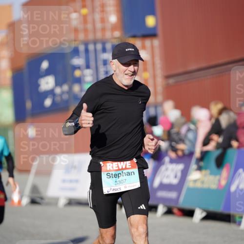 03.10.2025 - Köhlbrandbrückenlauf Michael Burmester http://msf.ph/oto/8996998 03.10.2025 10:00:39 Ziel 1330, 1553, 2712, 2796, 3307, 3317, 3342, 3651, 3658, 3719 meine-sportfotos.de