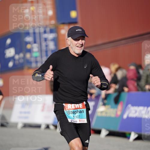 03.10.2025 - Köhlbrandbrückenlauf Michael Burmester http://msf.ph/oto/8997002 03.10.2025 10:00:39 Ziel 1330, 1553, 2712, 2796, 3307, 3317, 3342, 3651, 3658, 3719 meine-sportfotos.de