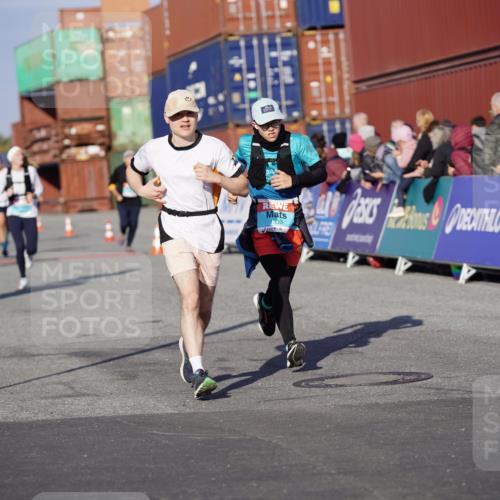 03.10.2025 - Köhlbrandbrückenlauf Michael Burmester http://msf.ph/oto/8997008 03.10.2025 10:00:40 Ziel 1330, 1553, 2712, 2796, 3307, 3342, 3651, 3658, 3719 meine-sportfotos.de