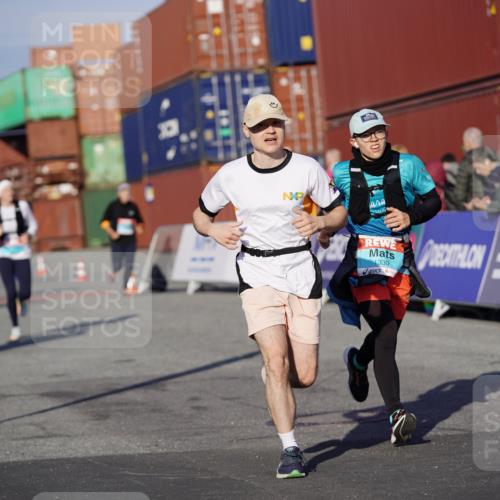 03.10.2025 - Köhlbrandbrückenlauf Michael Burmester http://msf.ph/oto/8997011 03.10.2025 10:00:41 Ziel 1082, 1330, 1553, 2712, 3307, 3342, 3651, 3658 meine-sportfotos.de