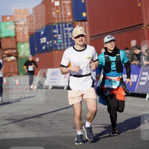 03.10.2025 - Köhlbrandbrückenlauf Michael Burmester http://msf.ph/oto/8997013 03.10.2025 10:00:41 Ziel 1082, 1330, 1553, 2712, 3307, 3342, 3651, 3658 meine-sportfotos.de