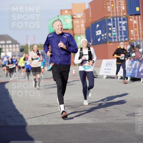 03.10.2025 - Köhlbrandbrückenlauf Michael Burmester http://msf.ph/oto/8997022 03.10.2025 10:00:43 Ziel 1082, 1133, 1330, 1553, 1826, 3307, 3342, 3343, 3651 meine-sportfotos.de