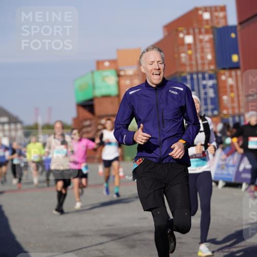 03.10.2025 - Köhlbrandbrückenlauf Michael Burmester http://msf.ph/oto/8997028 03.10.2025 10:00:44 Ziel 1082, 1133, 1330, 1553, 1826, 3307, 3342, 3343, 3651 meine-sportfotos.de