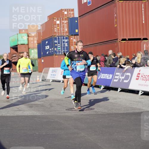 03.10.2025 - Köhlbrandbrückenlauf Michael Burmester http://msf.ph/oto/8997059 03.10.2025 10:00:49 Ziel 1058, 1082, 1133, 1168, 1468, 1553, 1826, 2947, 3343, 3594, 3651, 3775, 3790, 3794 meine-sportfotos.de