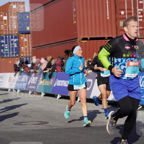 03.10.2025 - Köhlbrandbrückenlauf Michael Burmester http://msf.ph/oto/8997072 03.10.2025 10:00:51 Ziel 1058, 1082, 1133, 1168, 1468, 1553, 1826, 2587, 2947, 3343, 3594, 3775, 3790, 3794 meine-sportfotos.de