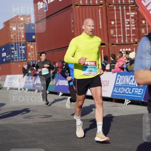03.10.2025 - Köhlbrandbrückenlauf Michael Burmester http://msf.ph/oto/8997093 03.10.2025 10:00:53 Ziel 1058, 1082, 1133, 1168, 1468, 1826, 2587, 2947, 3343, 3594, 3775, 3790, 3794 meine-sportfotos.de