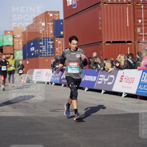03.10.2025 - Köhlbrandbrückenlauf Michael Burmester http://msf.ph/oto/8997116 03.10.2025 10:00:56 Ziel 1058, 1110, 1168, 1468, 1517, 1602, 2587, 2947, 3091, 3458, 3594, 3775, 3790, 3794 meine-sportfotos.de