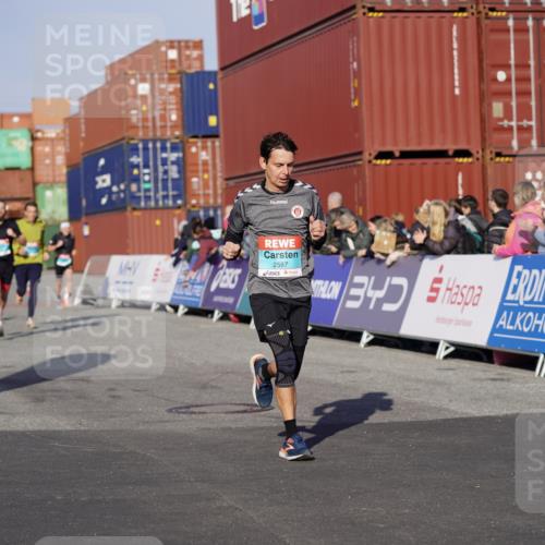 03.10.2025 - Köhlbrandbrückenlauf Michael Burmester http://msf.ph/oto/8997119 03.10.2025 10:00:56 Ziel 1058, 1110, 1168, 1468, 1517, 1602, 2587, 2947, 3091, 3458, 3594, 3775, 3790, 3794 meine-sportfotos.de