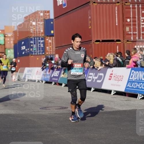 03.10.2025 - Köhlbrandbrückenlauf Michael Burmester http://msf.ph/oto/8997122 03.10.2025 10:00:56 Ziel 1058, 1110, 1168, 1468, 1517, 1602, 2587, 2947, 3091, 3458, 3594, 3775, 3790, 3794 meine-sportfotos.de