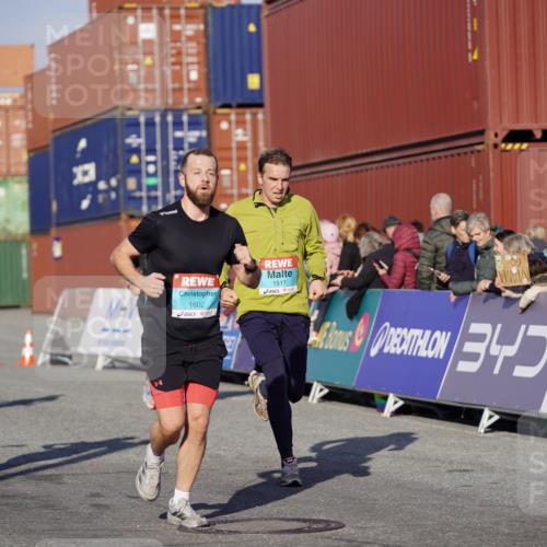 03.10.2025 - Köhlbrandbrückenlauf Michael Burmester http://msf.ph/oto/8997133 03.10.2025 10:00:59 Ziel 1058, 1110, 1517, 1602, 2587, 2947, 3091, 3458, 3775 meine-sportfotos.de