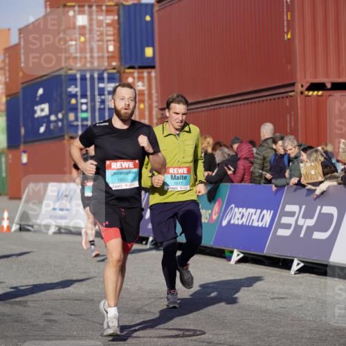 03.10.2025 - Köhlbrandbrückenlauf Michael Burmester http://msf.ph/oto/8997136 03.10.2025 10:00:59 Ziel 1058, 1110, 1517, 1602, 2587, 2947, 3091, 3458, 3775 meine-sportfotos.de