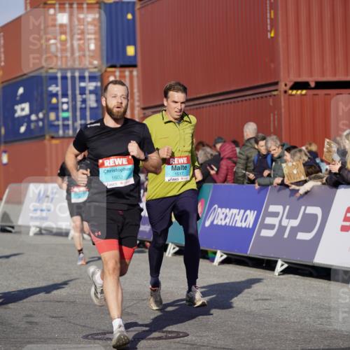 03.10.2025 - Köhlbrandbrückenlauf Michael Burmester http://msf.ph/oto/8997140 03.10.2025 10:00:59 Ziel 1058, 1110, 1517, 1602, 2587, 2947, 3091, 3458, 3775 meine-sportfotos.de