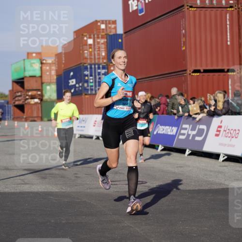 03.10.2025 - Köhlbrandbrückenlauf Michael Burmester http://msf.ph/oto/8997149 03.10.2025 10:01:00 Ziel 1110, 1115, 1517, 1602, 2587, 2947, 3091, 3458, 3775 meine-sportfotos.de