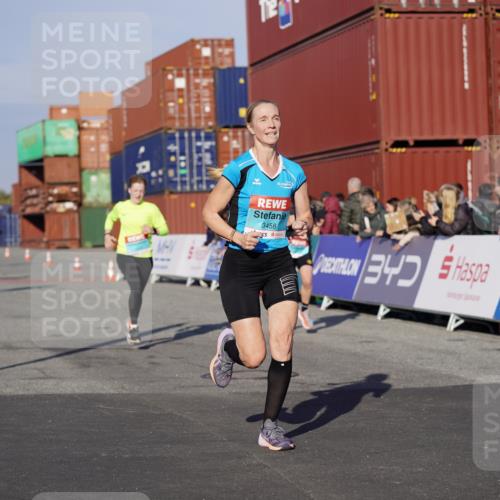 03.10.2025 - Köhlbrandbrückenlauf Michael Burmester http://msf.ph/oto/8997152 03.10.2025 10:01:00 Ziel 1110, 1115, 1517, 1602, 2587, 2947, 3091, 3458, 3775 meine-sportfotos.de
