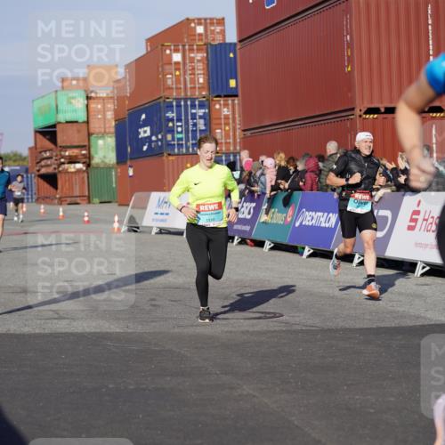 03.10.2025 - Köhlbrandbrückenlauf Michael Burmester http://msf.ph/oto/8997158 03.10.2025 10:01:01 Ziel 1110, 1115, 1517, 1602, 2587, 3091, 3458, 3775 meine-sportfotos.de