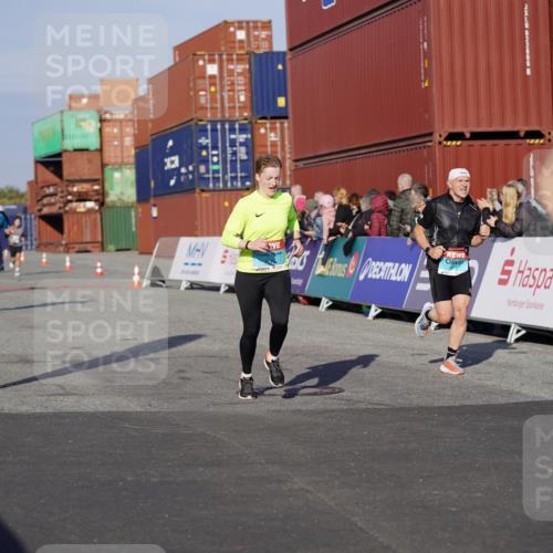03.10.2025 - Köhlbrandbrückenlauf Michael Burmester http://msf.ph/oto/8997160 03.10.2025 10:01:01 Ziel 1110, 1115, 1517, 1602, 2587, 3091, 3458, 3775 meine-sportfotos.de