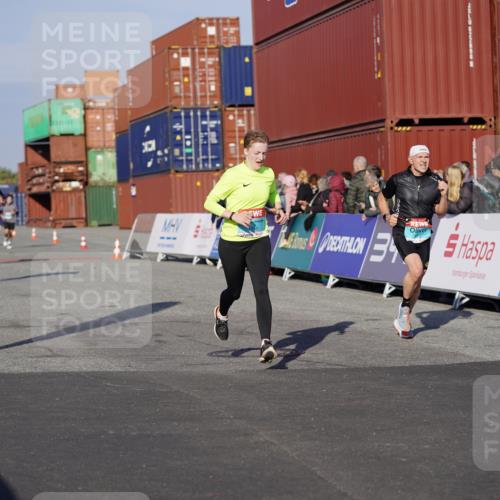03.10.2025 - Köhlbrandbrückenlauf Michael Burmester http://msf.ph/oto/8997163 03.10.2025 10:01:01 Ziel 1110, 1115, 1517, 1602, 2587, 3091, 3458, 3775 meine-sportfotos.de